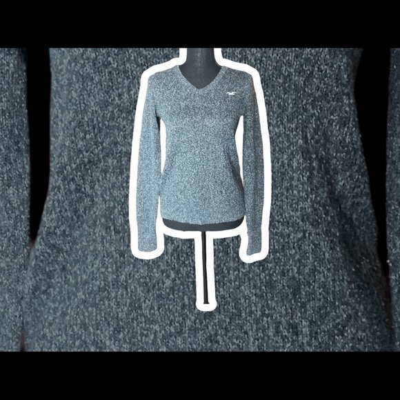 Hollister Gray V-Neck Sweater - XS - Picture 1 of 5